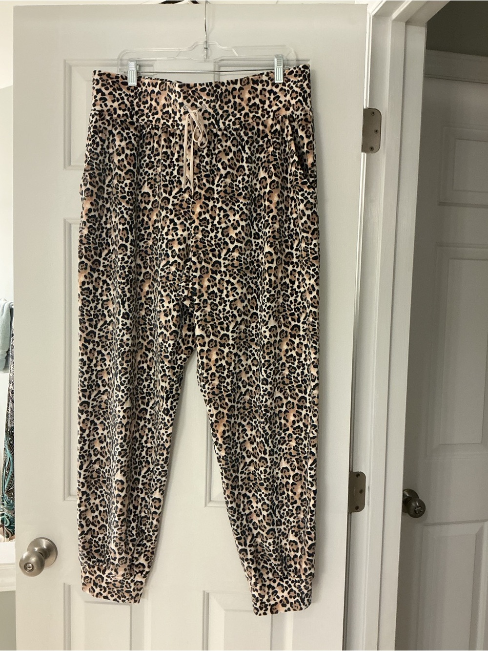 Victoria's Secret Leopard Print Velour Stretch Jogger Pants Tan-Black